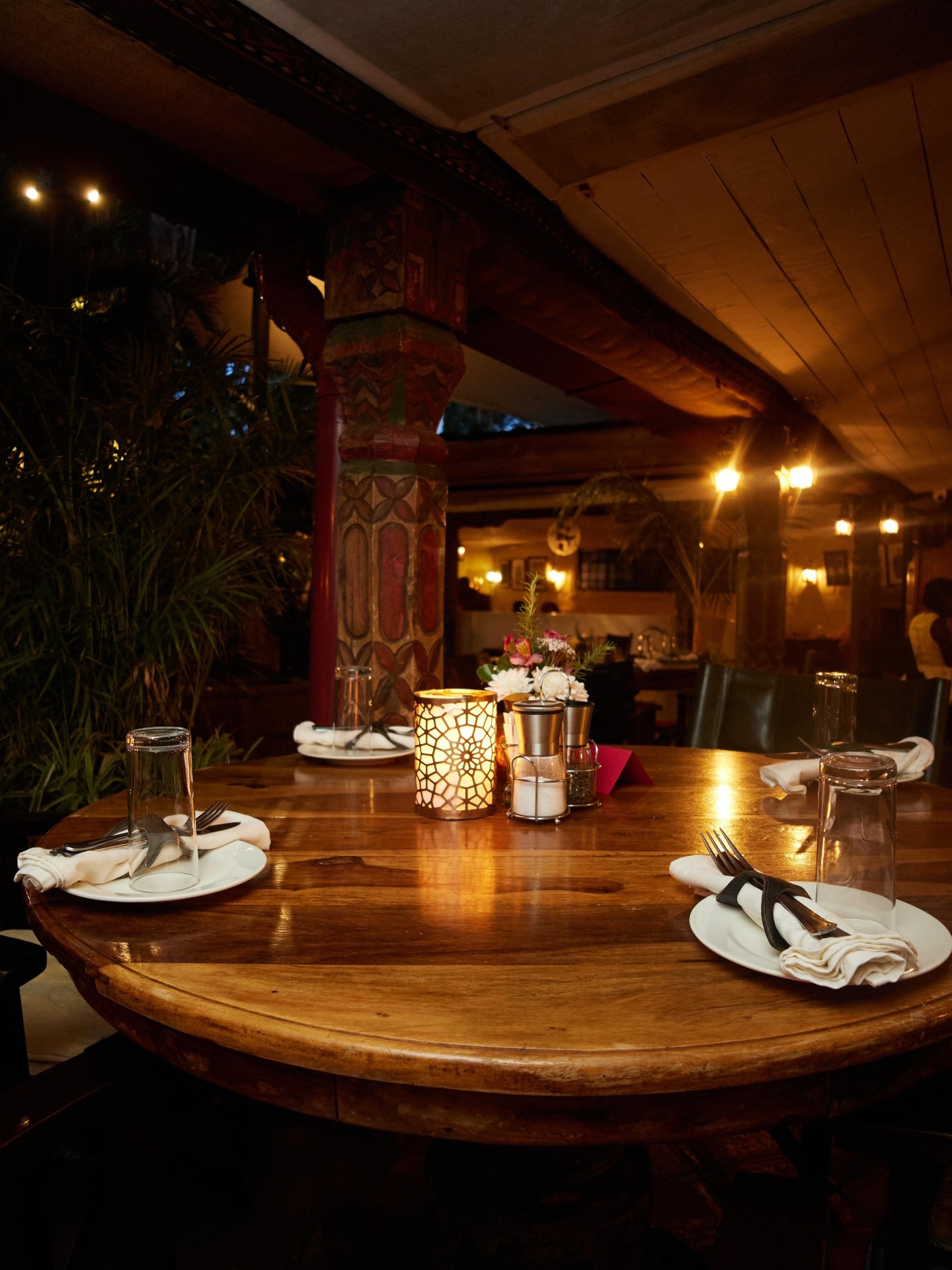 An evening table at Talisman, lanterns lit